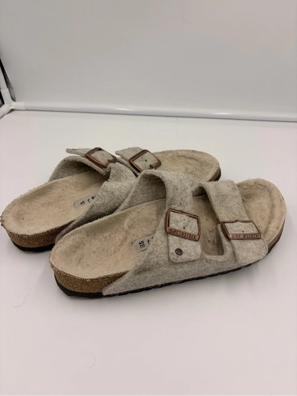 Birkenstock Sandals Women’s Size 40 Beige Wool Shearling Arizona Slides Comfort - Picture 4 of 8